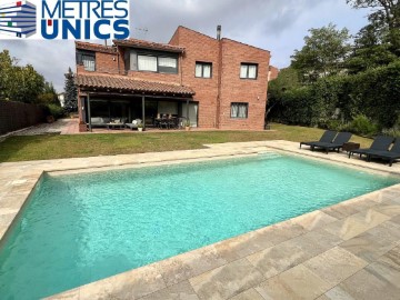 House 5 Bedrooms in La Roca del Vallès