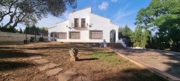 House 5 Bedrooms in Campolivar