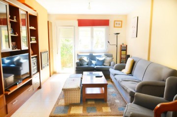 House 4 Bedrooms in Parada de Arriba