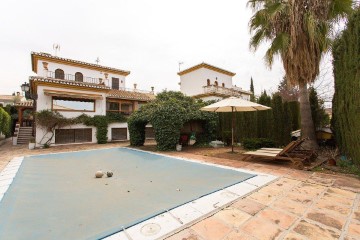 House 6 Bedrooms in Cájar