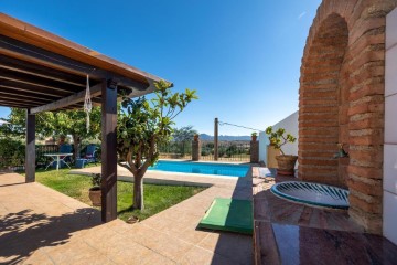 House 4 Bedrooms in Nigüelas