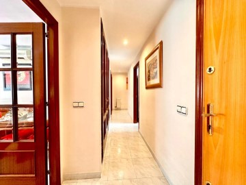 Apartment 3 Bedrooms in Avinguda Catalunya