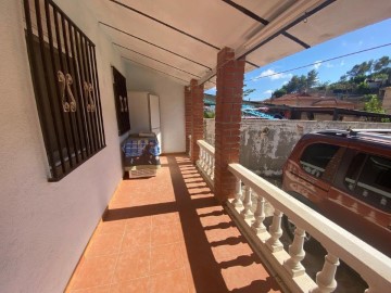 House 5 Bedrooms in Trencarroques