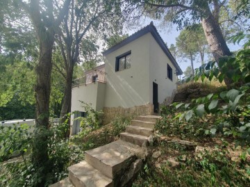 House 4 Bedrooms in La Llacuna