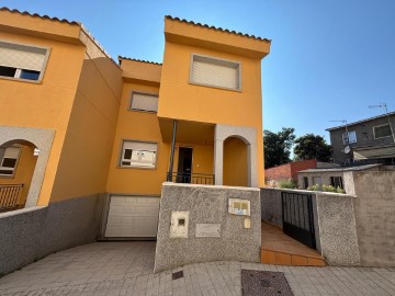 House 3 Bedrooms in Piedralaves