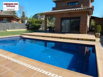 House 5 Bedrooms in Begues