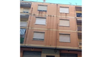 Apartment 4 Bedrooms in Casc Urbà