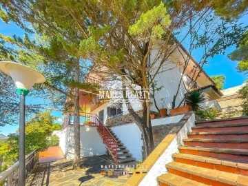 House 6 Bedrooms in Barri de la Pujada