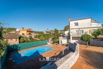 House 5 Bedrooms in Can Olivella