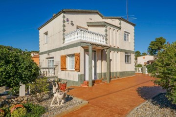 House 5 Bedrooms in Can Olivella