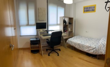Apartment 2 Bedrooms in Casc Urbà